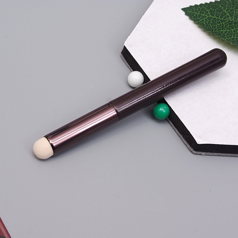 メイクブラシ なめらか丸型リップブラシ