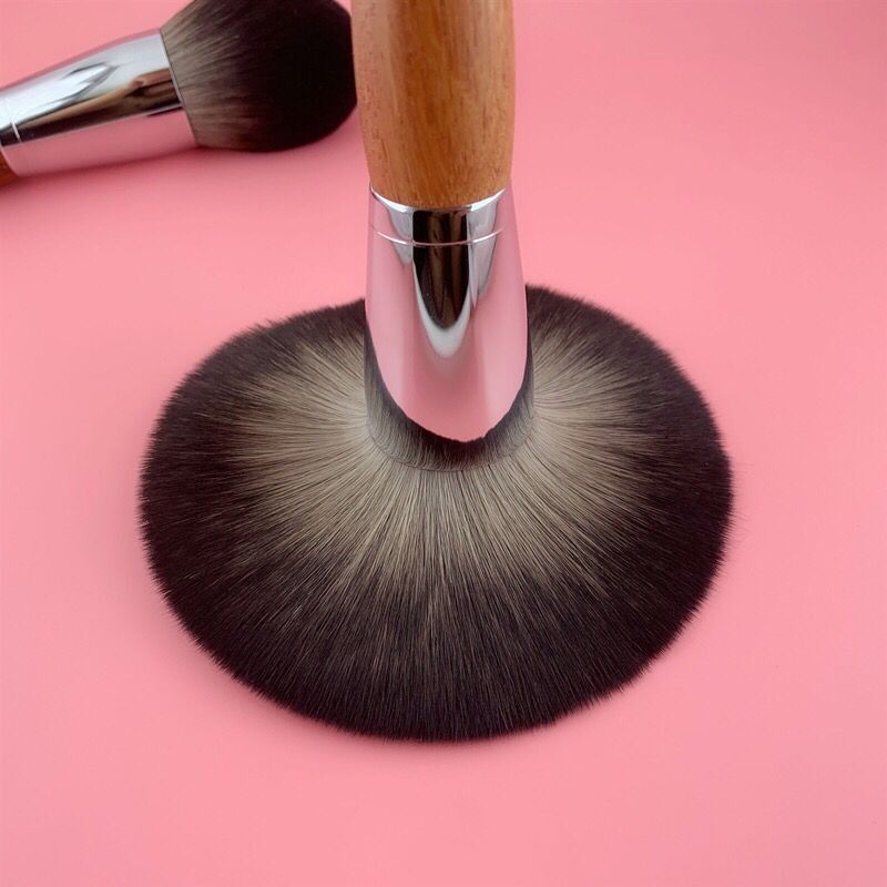 メイクブラシ 天然木ハンドル ファンデーション専用丸型ブラシ