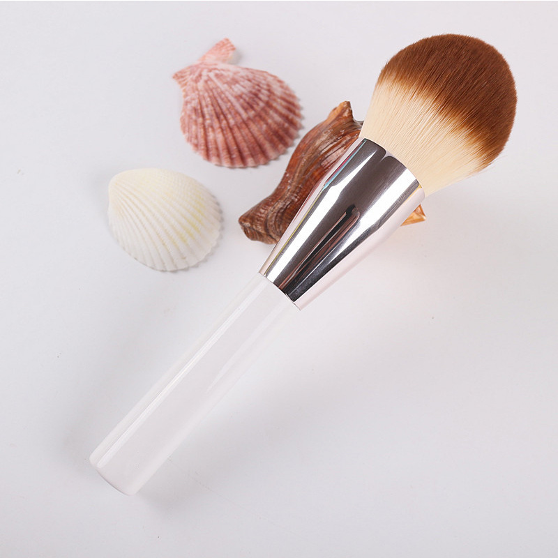 メイクブラシ ふんわり仕上げる丸型チークブラシ