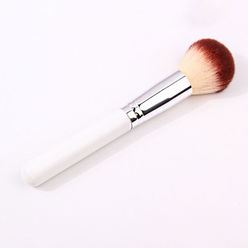 メイクブラシ 上質丸型チークブラシ 滑らか仕上げ