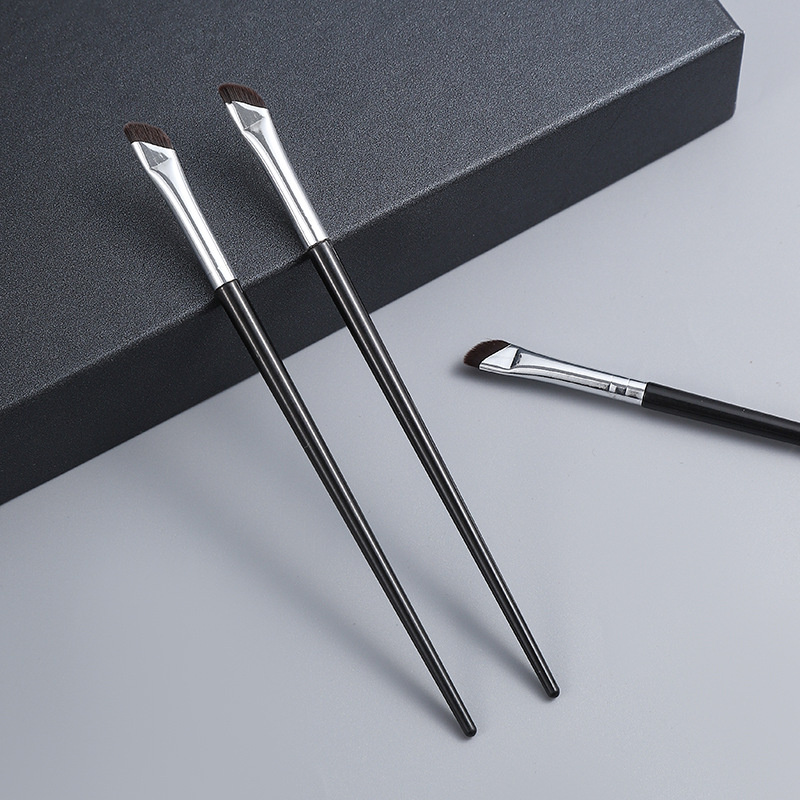 メイクブラシ プロ仕様斜めカット高級アイシャドウブラシ