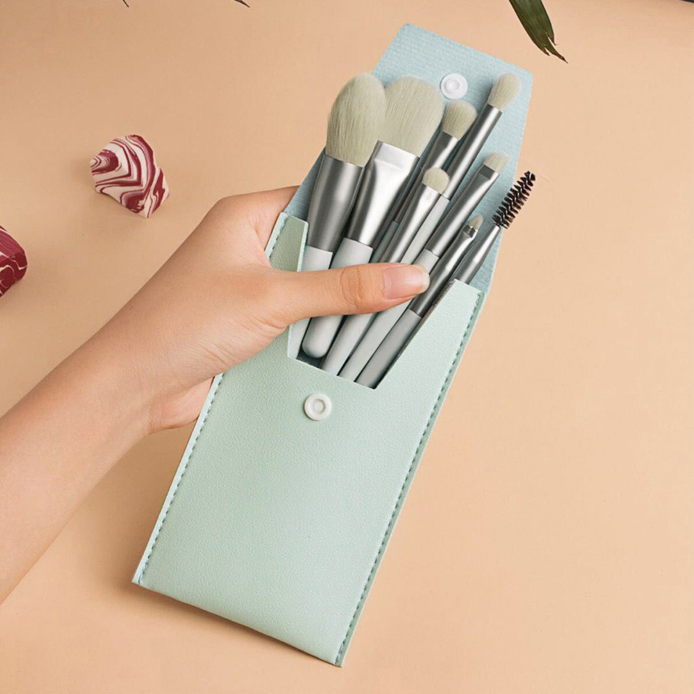 メイクブラシ８本セット 収納ケース付き 化粧道具セット