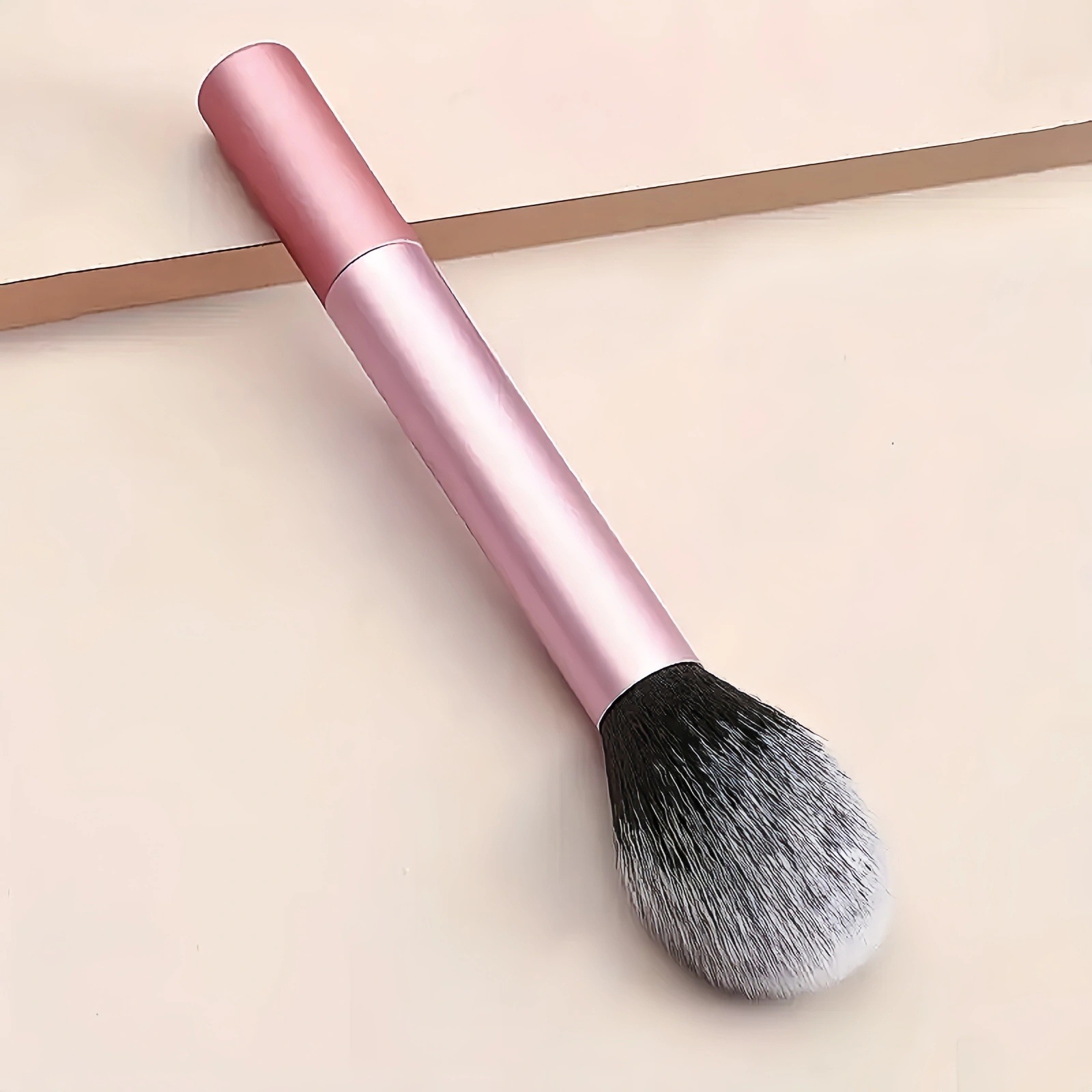 メイクブラシ ふんわり美肌丸型ファンデーション専用ブラシ