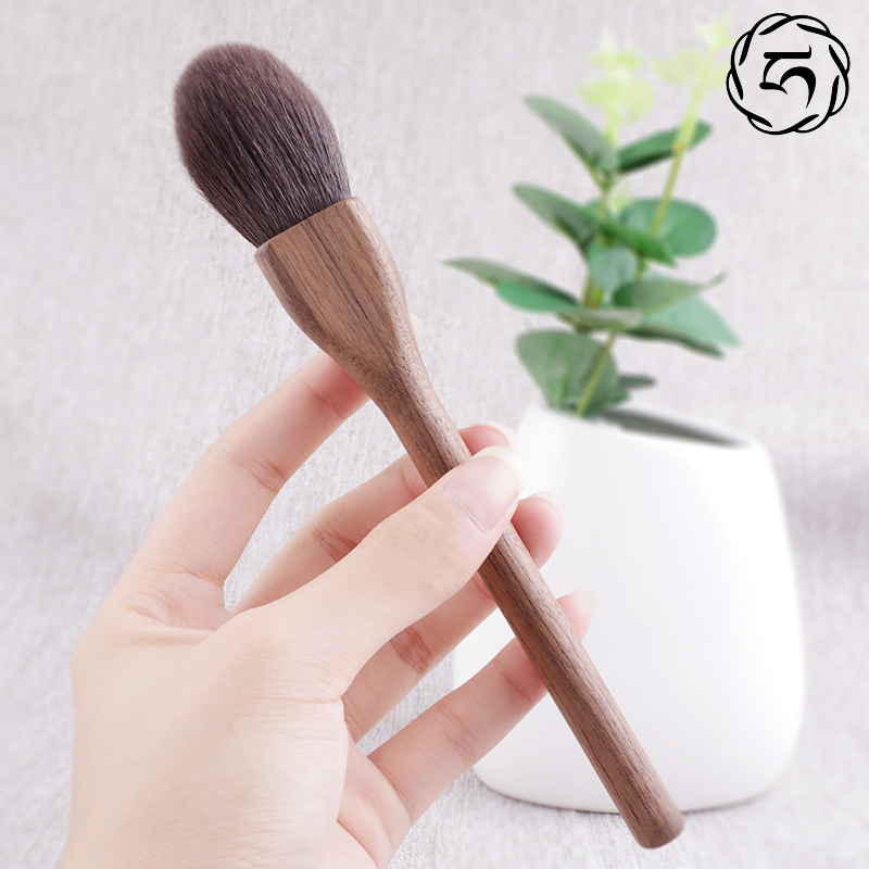 メイクブラシ 天然木製柄ふんわりチーク専用ブラシ