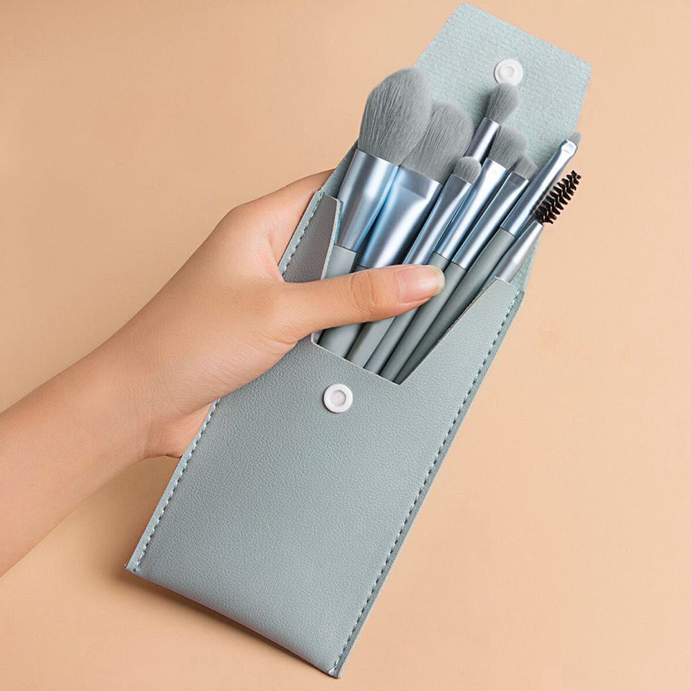 メイクブラシ８本セット 収納ケース付き 化粧道具セット