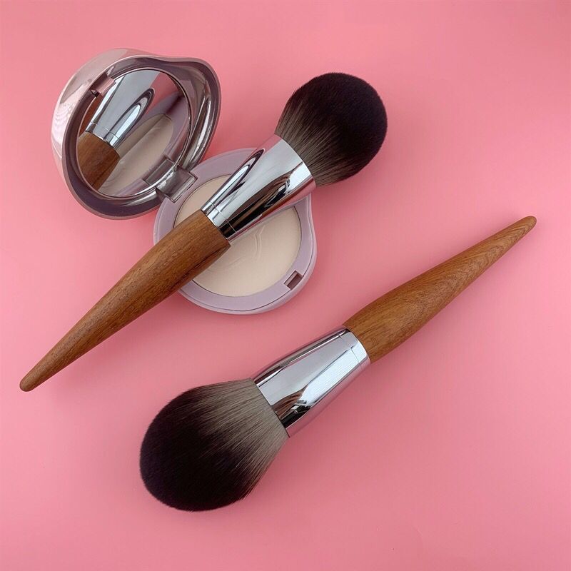 メイクブラシ 天然木ハンドル ファンデーション専用丸型ブラシ