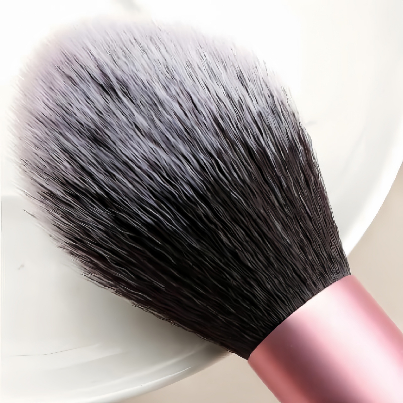 メイクブラシ ふんわり美肌丸型ファンデーション専用ブラシ