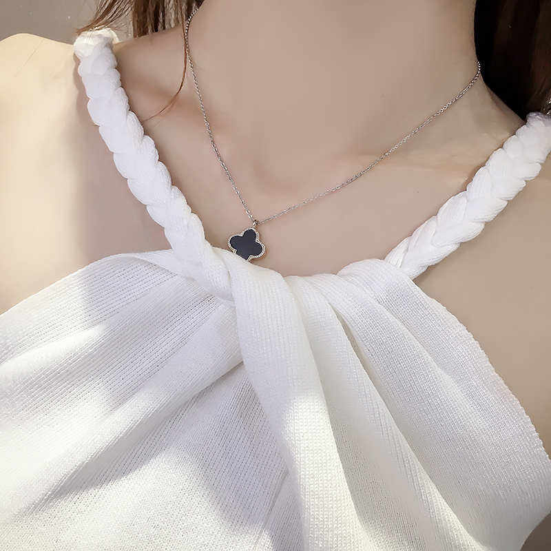 胸元華やか アシンメトリーブラトップ