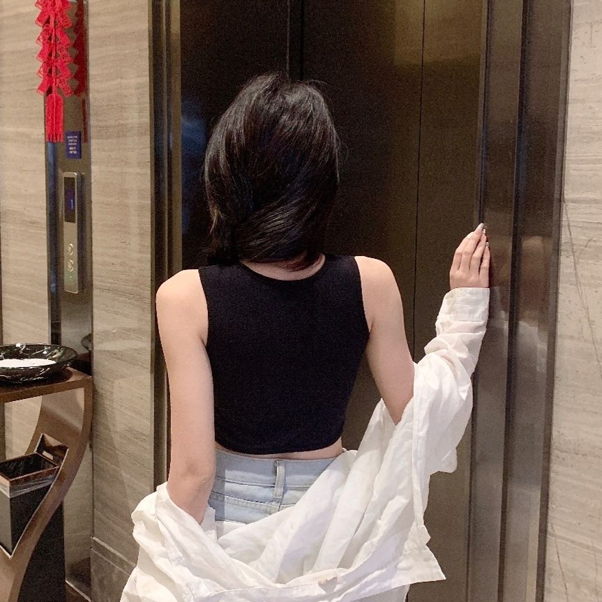 すっきりシルエット リブ編みクロップ丈ブラトップ