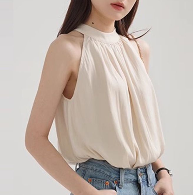 優美なシルエット ホルターネックブラトップ