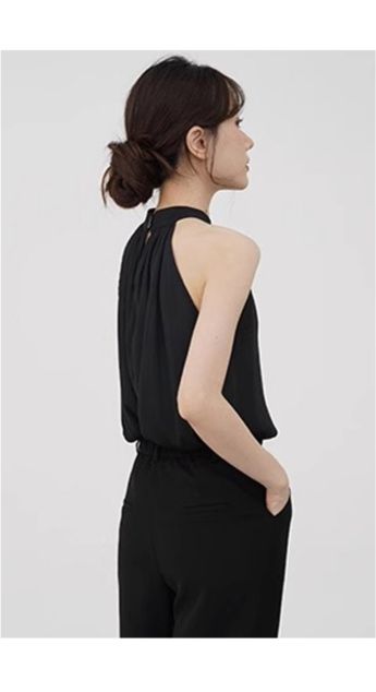 優美なシルエット ホルターネックブラトップ