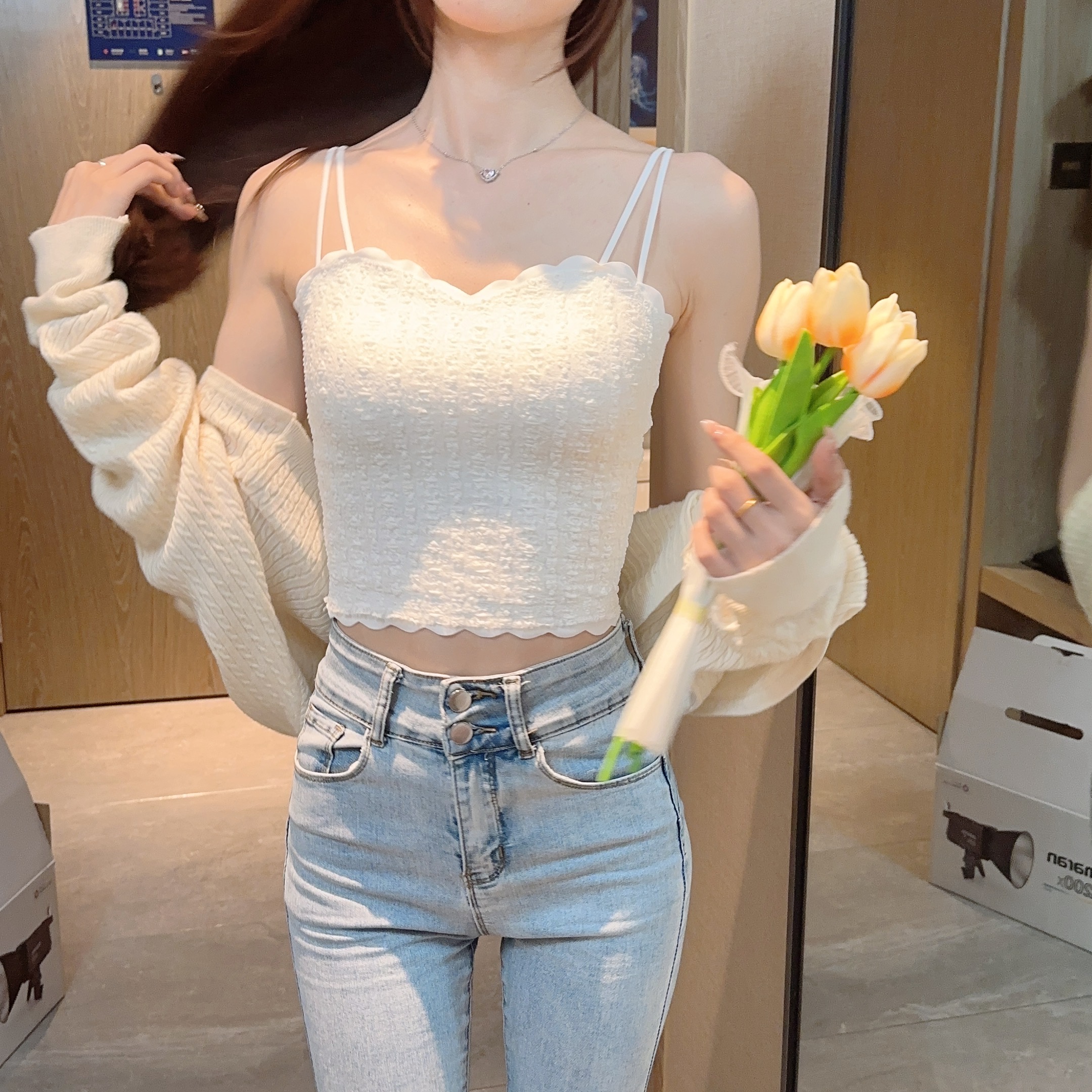 ブラトップ 波打ち編み込み胸元美人キャミソール