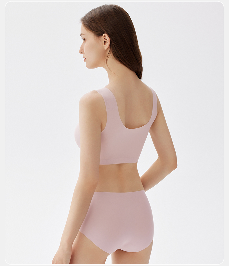 ブラトップ なめらかシルエット美胸タンクトップ