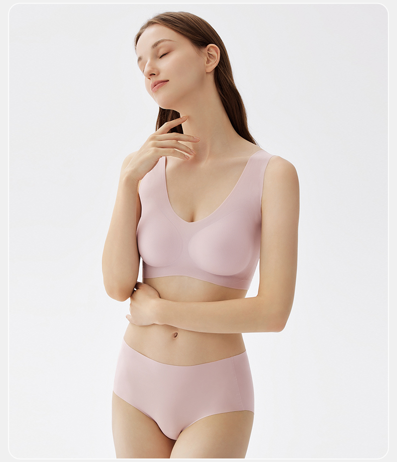 ブラトップ なめらかシルエット美胸タンクトップ