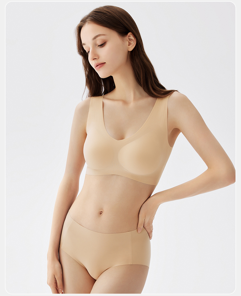 ブラトップ なめらかシルエット美胸タンクトップ