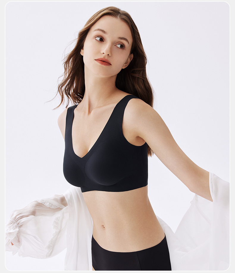 ブラトップ なめらかシルエット美胸タンクトップ