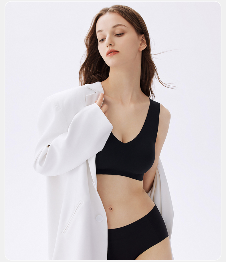 ブラトップ なめらかシルエット美胸タンクトップ
