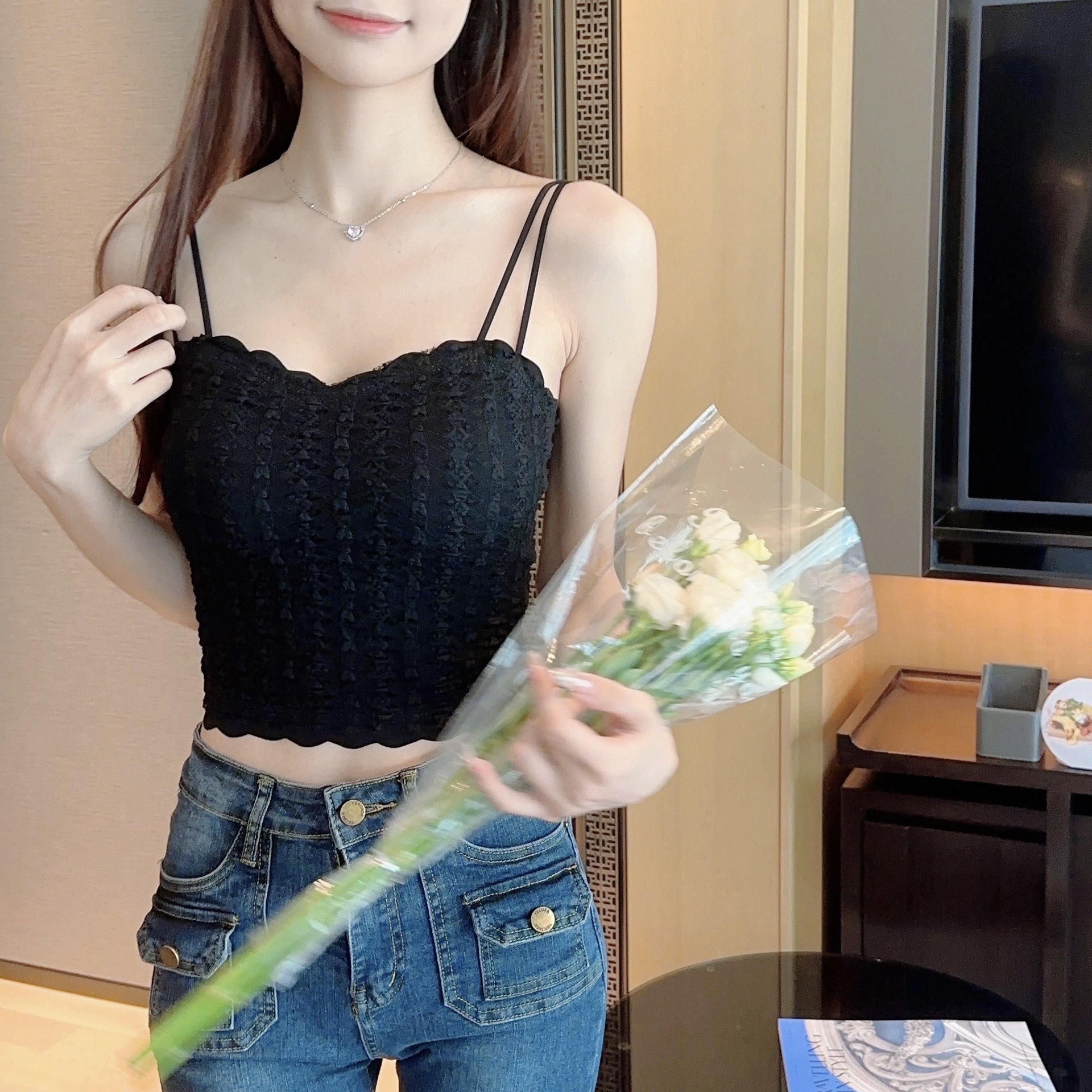 ブラトップ 波打ち編み込み胸元美人キャミソール