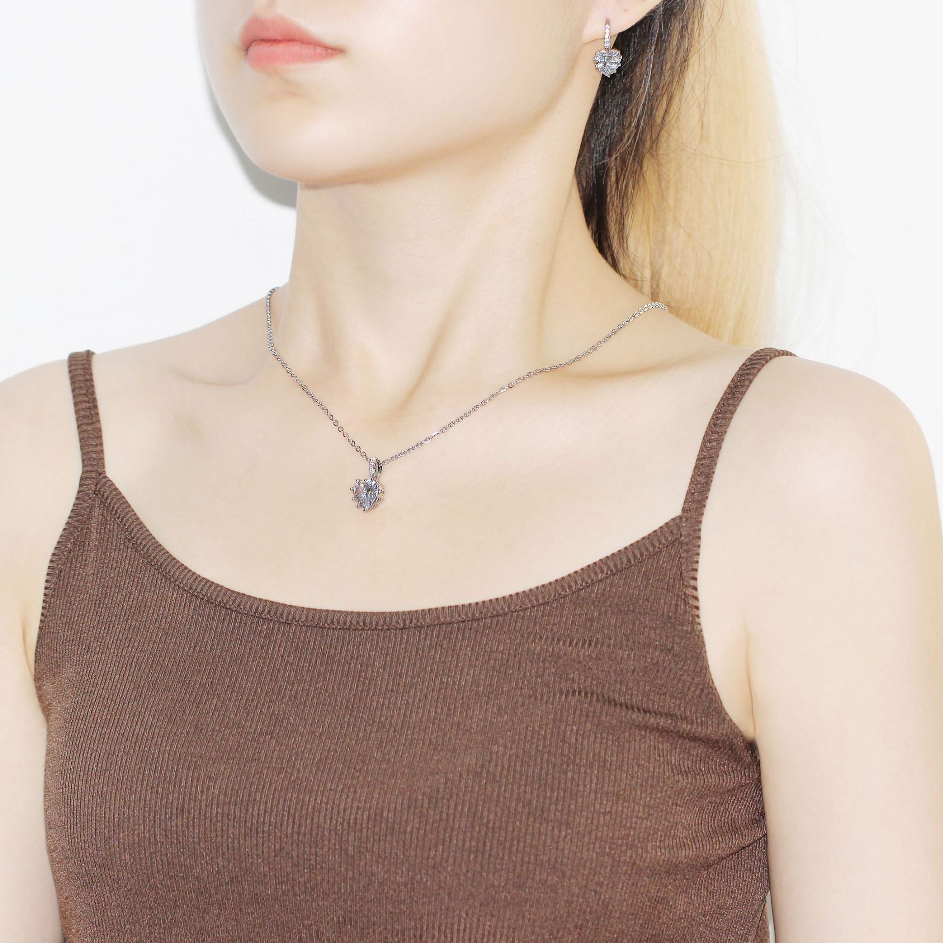 https://fulmo-img-server.com/bridalgleam/07677ce9-6e72-4495-b205-a1c212b021d4.jpg