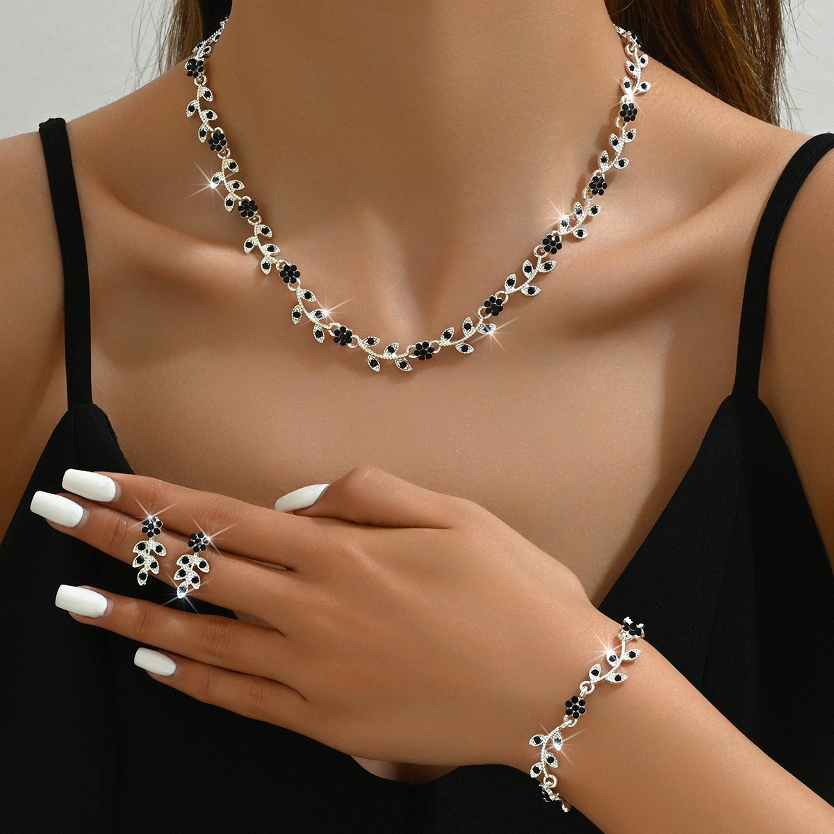 結婚式 アクセサリー 輝く葉模様の華やかネックレスセット