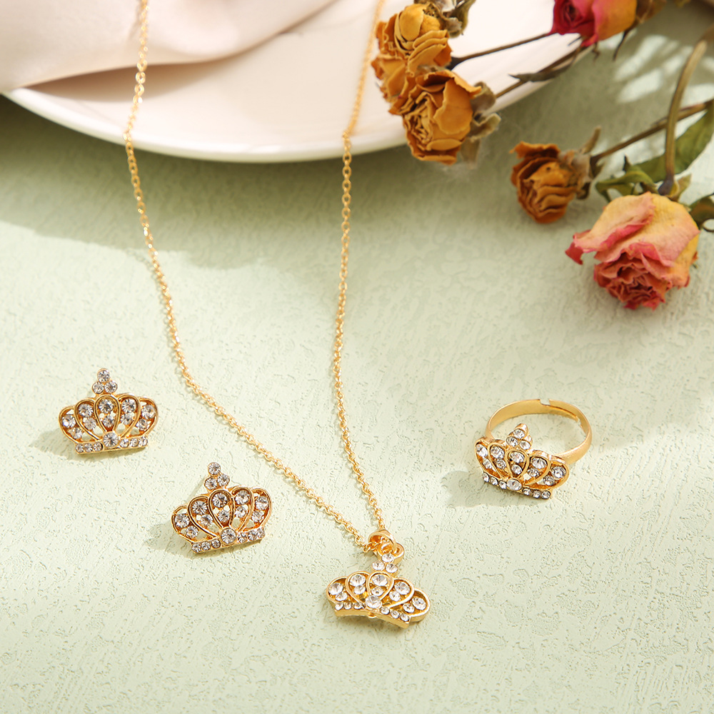 https://fulmo-img-server.com/bridalgleam/1534c560-c4c3-425f-9b38-bdf8826708a6.jpg