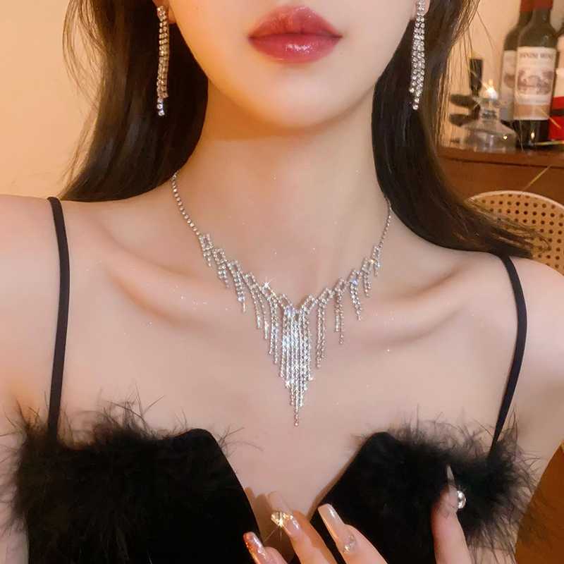 結婚式 アクセサリー きらめく雫のレイヤードネックレス