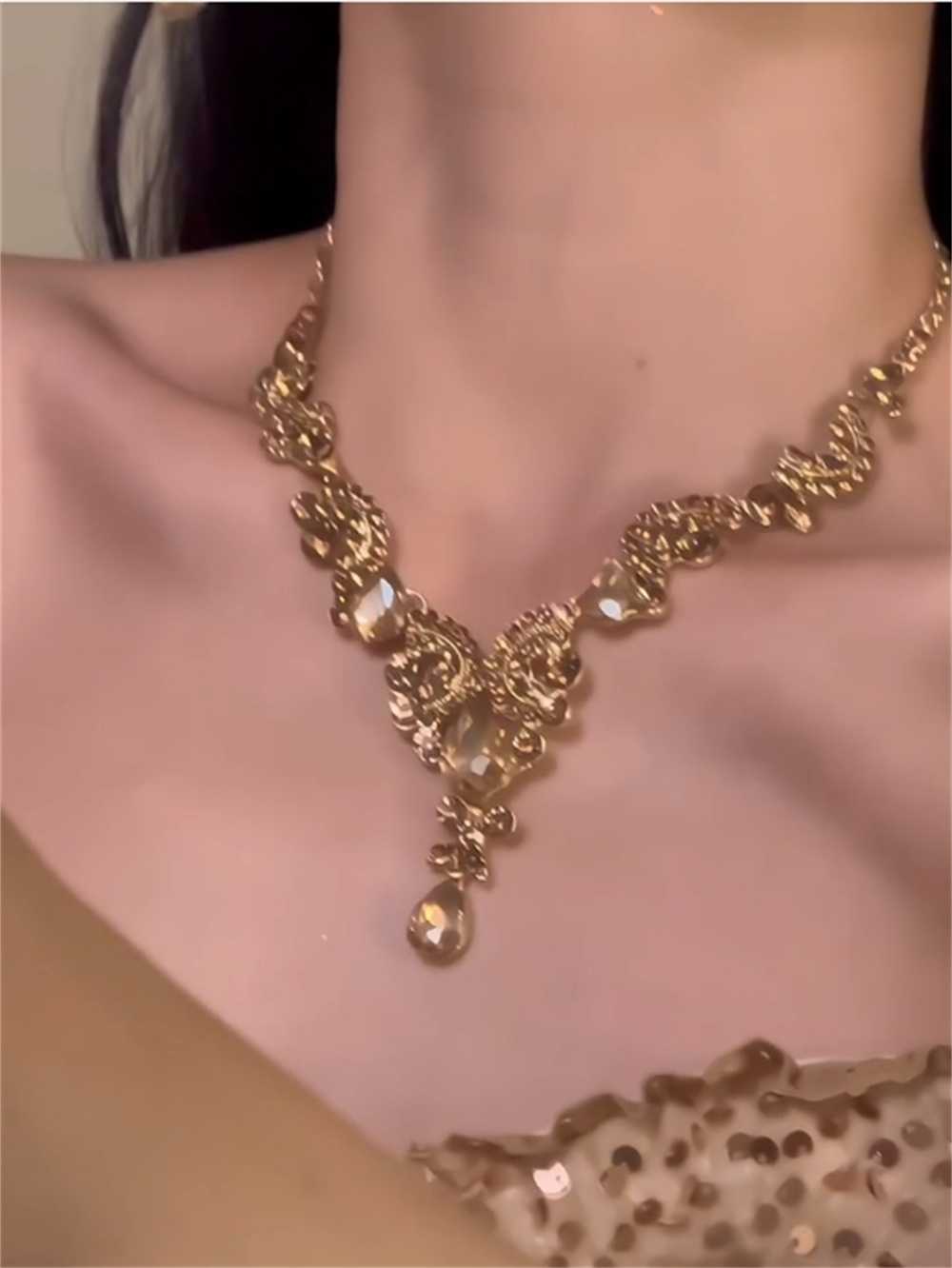 結婚式 アクセサリー 繊細な宮廷風アシンメトリーネックレス