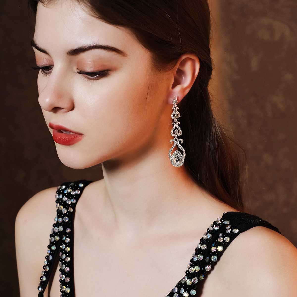 親族席で浮かない！結婚式にぴったりなピアス4選