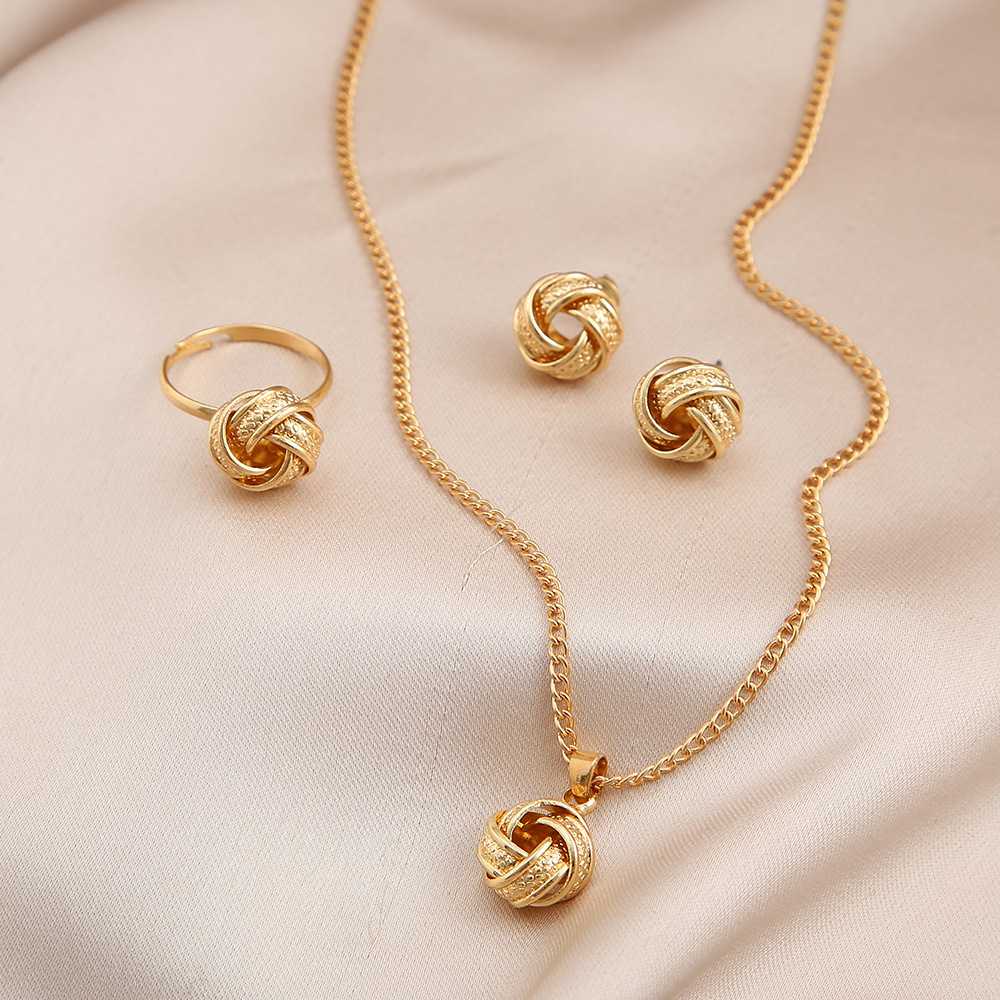 https://fulmo-img-server.com/bridalgleam/1756439968822_oqedazt6_8io245pu.jpeg