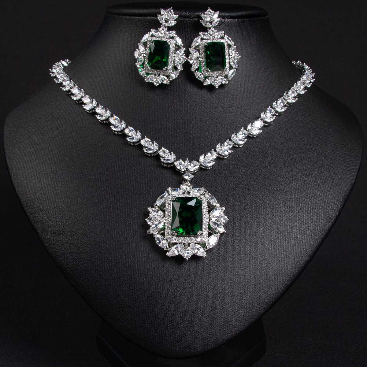 結婚式 アクセサリー 豪華な煌めき ティアラ風ネックレスセット