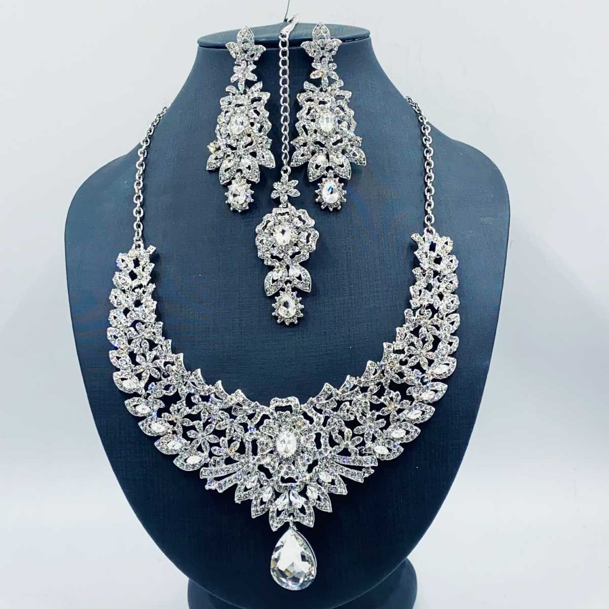 https://fulmo-img-server.com/bridalgleam/1756439988417_3i5jx7aa_9ahhqhgd.jpeg