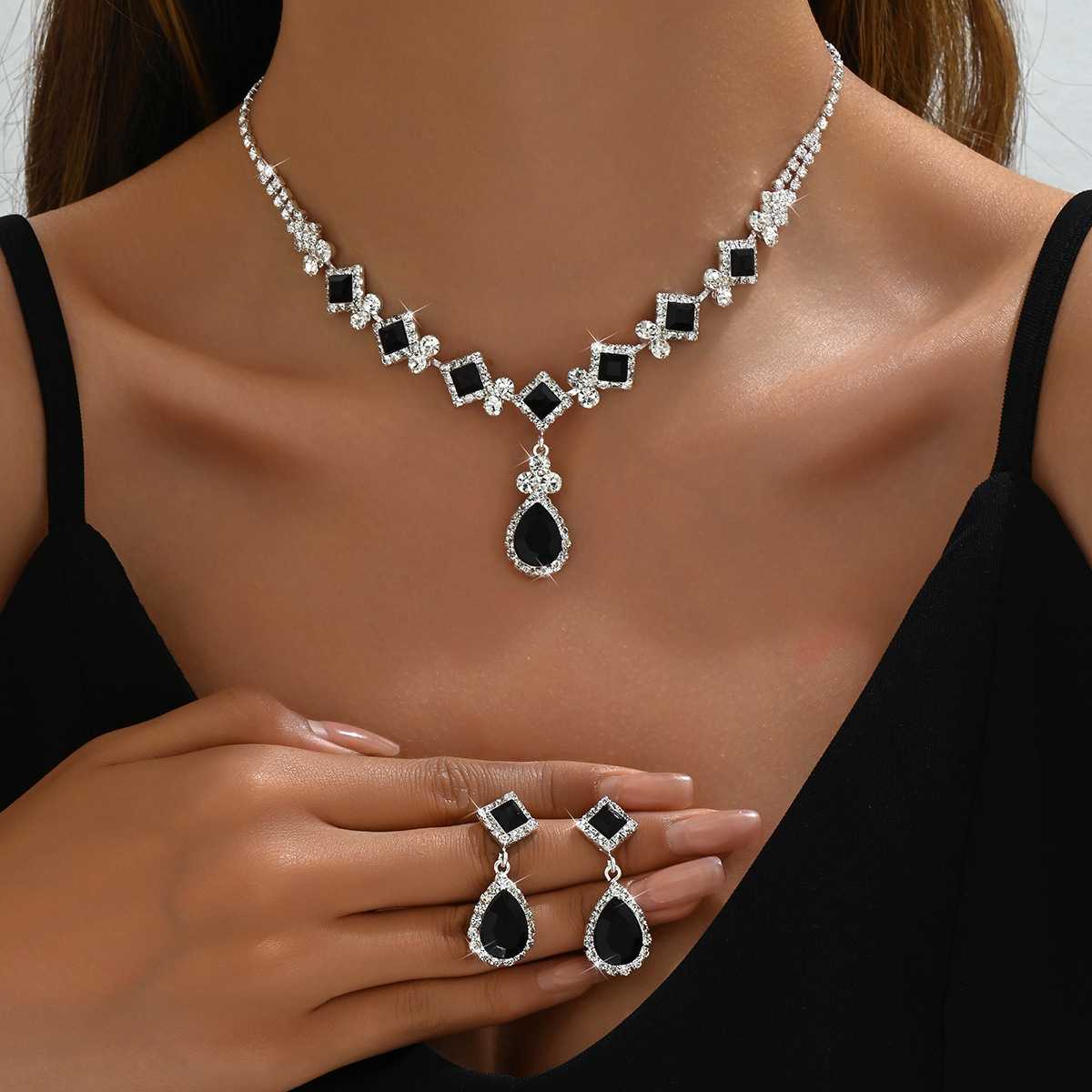 結婚式 アクセサリー クリスタル煌めきネックレス&イヤリングセット