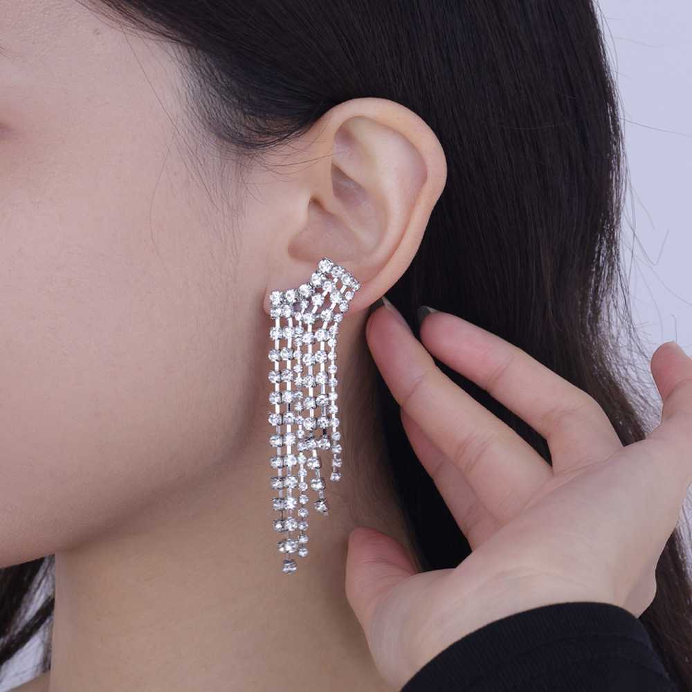 結婚式 アクセサリー 流れるような輝きのスイングピアス