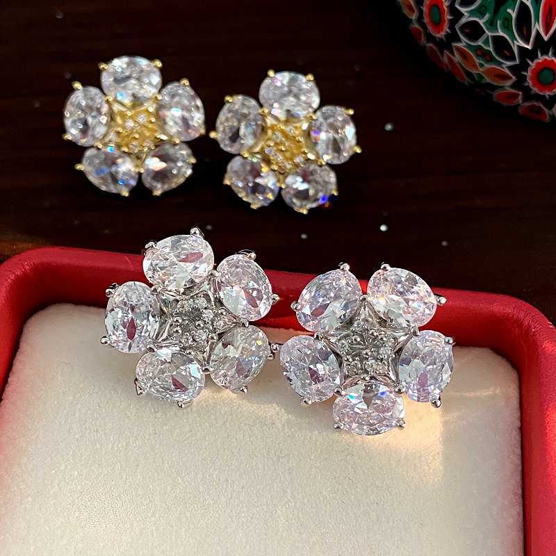 結婚式で使いたい花モチーフアクセサリーおすすめ5選