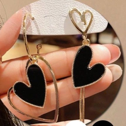 結婚式 アクセサリー 左右非対称ハートピアス 揺れる女性用ピアス