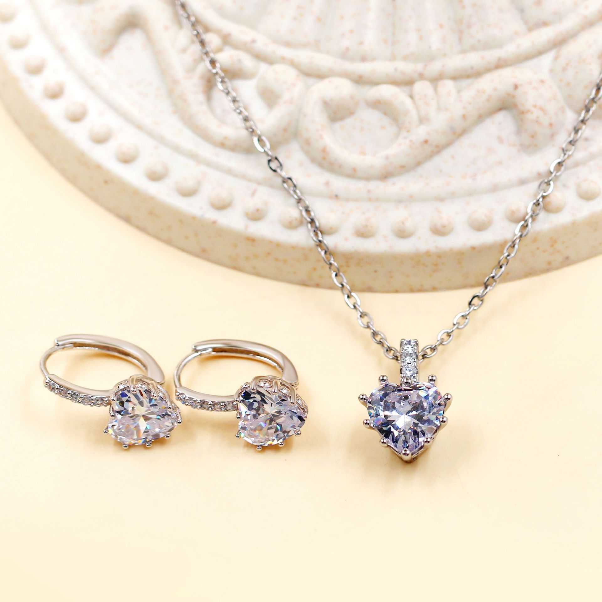 https://fulmo-img-server.com/bridalgleam/1a5a61d5-331a-4b4c-a42b-6f786089ab7e.jpg