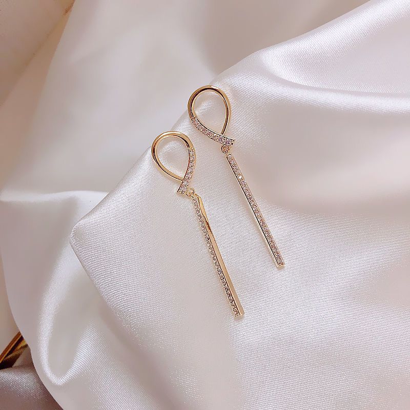 結婚式 アクセサリー 上品な輝きのストーンバーピアス