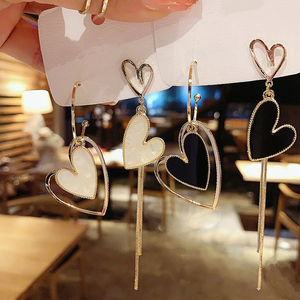 結婚式 アクセサリー 左右非対称ハートピアス 揺れる女性用ピアス