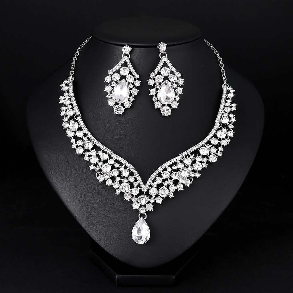 https://fulmo-img-server.com/bridalgleam/3b867254-8496-4db6-b84c-02dff3646d4a.jpg