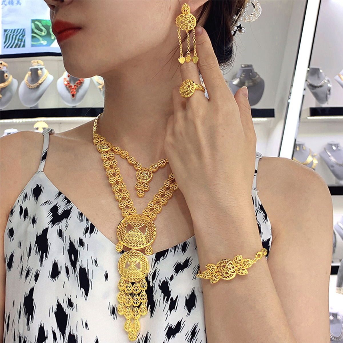 https://fulmo-img-server.com/bridalgleam/48e3caa4-bab4-4112-88cd-f62eb9de4120.jpg