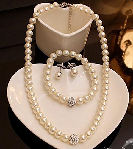 https://fulmo-img-server.com/bridalgleam/6acc452a-6386-4c8f-bb7d-bdc9f225c0be.jpg