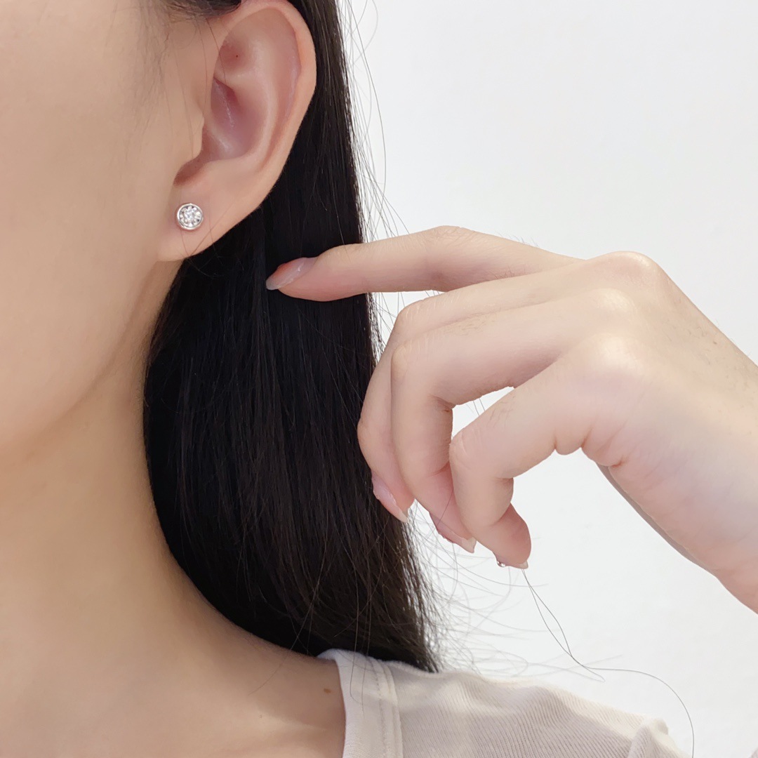 結婚式 アクセサリー 上品な一粒ダイヤモンド ラウンドピアス