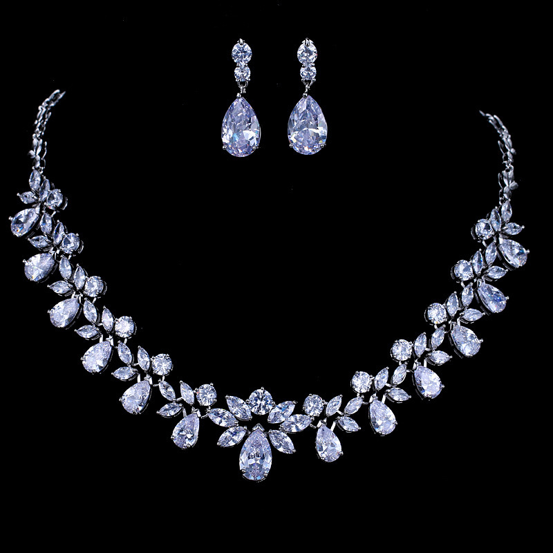 https://fulmo-img-server.com/bridalgleam/6e324861-f202-4011-869c-b41947493f0d.jpg