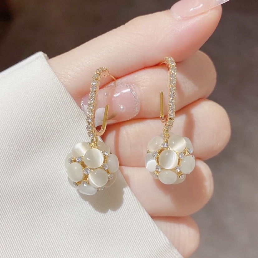 https://fulmo-img-server.com/bridalgleam/79c49fc8-1c98-4eaf-b5e4-9bb4324a30d5.jpg
