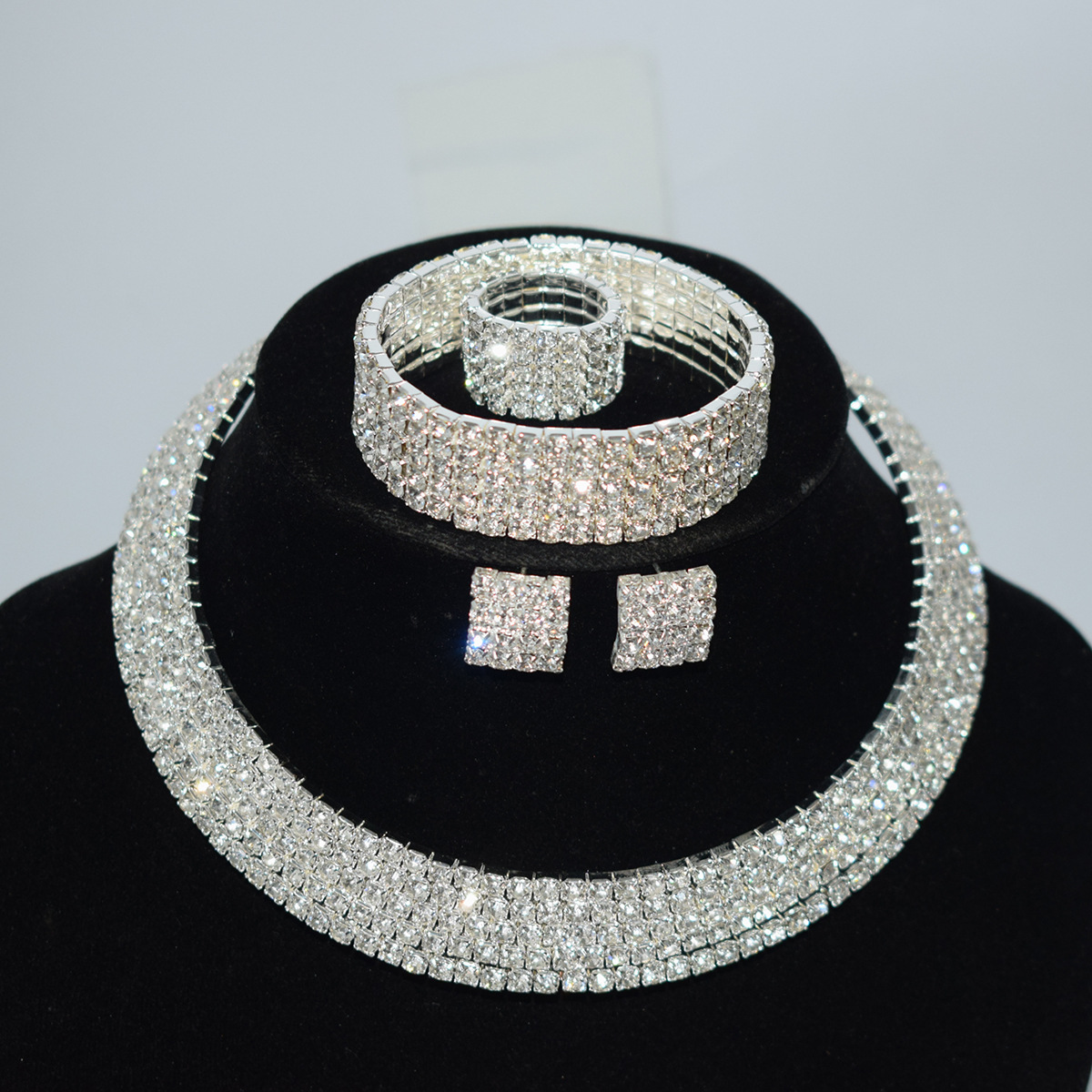 https://fulmo-img-server.com/bridalgleam/7ebc62e3-49df-47db-85b5-81eb74675a5e.jpg