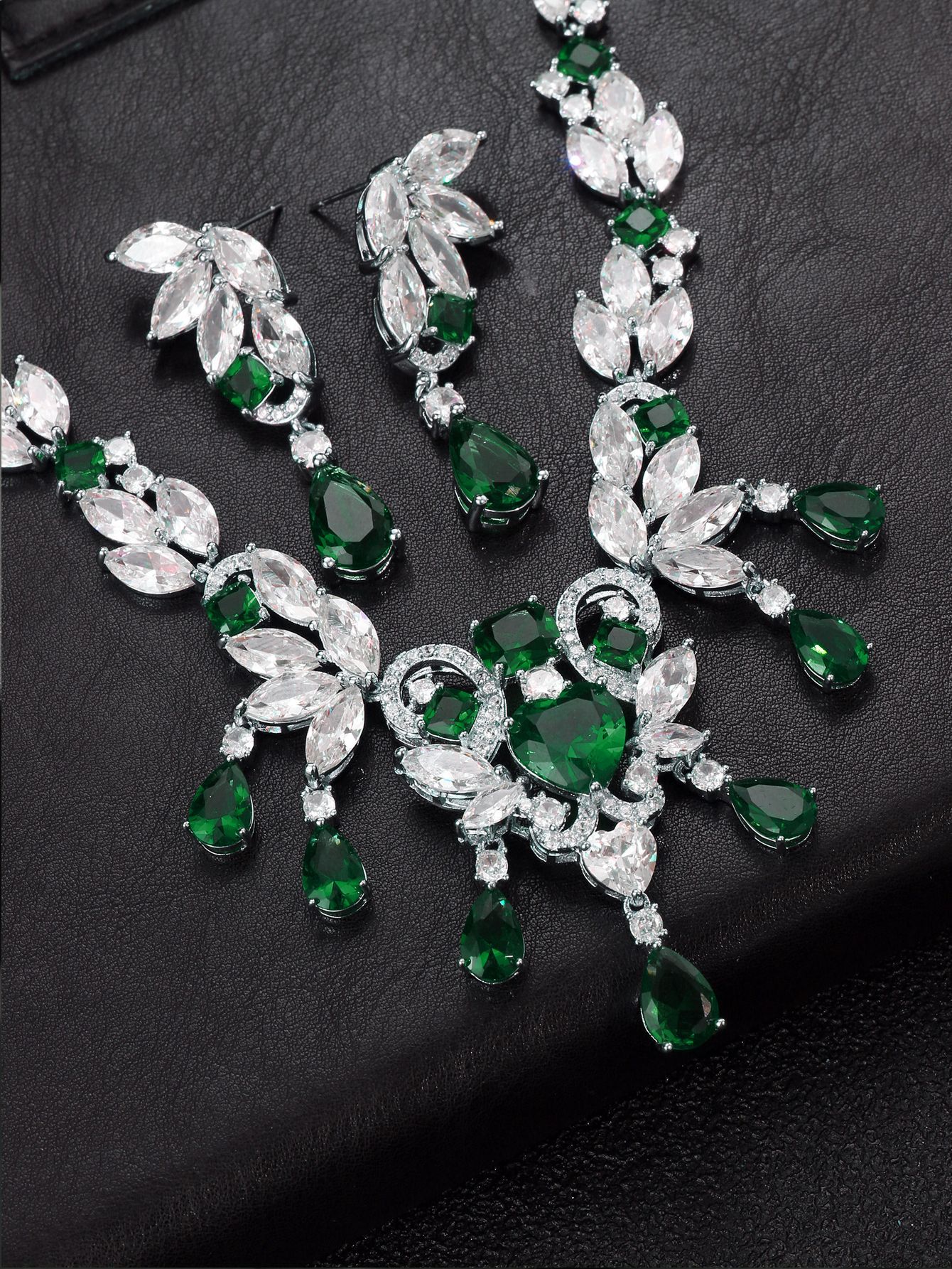 https://fulmo-img-server.com/bridalgleam/80c120ad-8ce8-4941-afd2-9571ab4144f5.jpg