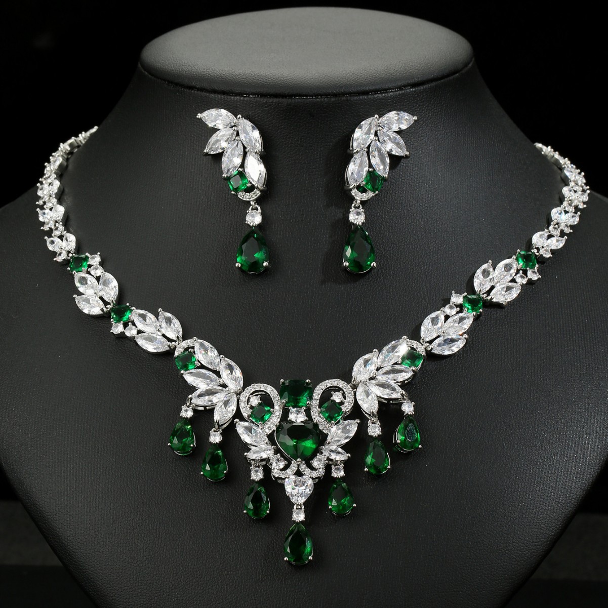 https://fulmo-img-server.com/bridalgleam/87a0c4d7-ad92-45c7-9735-b188956ccf7e.jpg