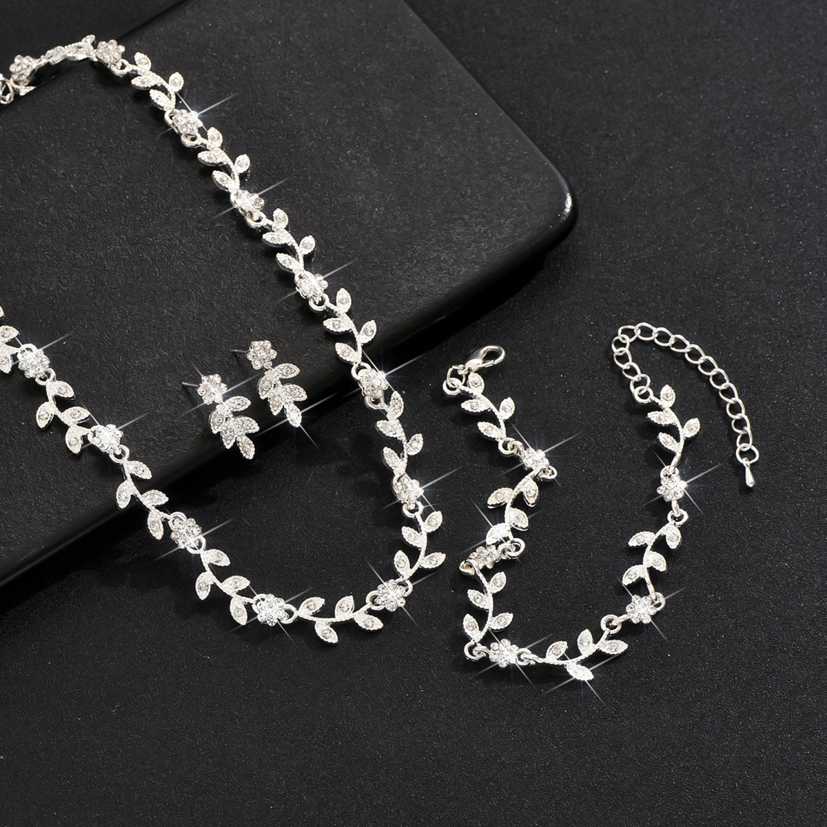 結婚式 アクセサリー 輝く葉模様の華やかネックレスセット