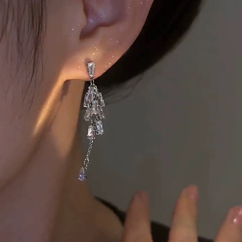 結婚式 アクセサリー 優美な結晶のしずくピアス