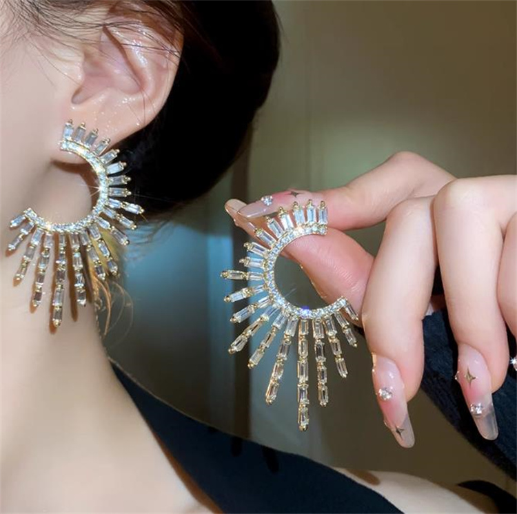 結婚式 アクセサリー 太陽モチーフ 上品 結婚式 ピアス 金色 華やか 耳飾り